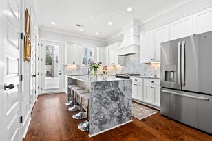 2106 Moores Mill Rd, Unit 204 in Auburn, AL - Building Photo