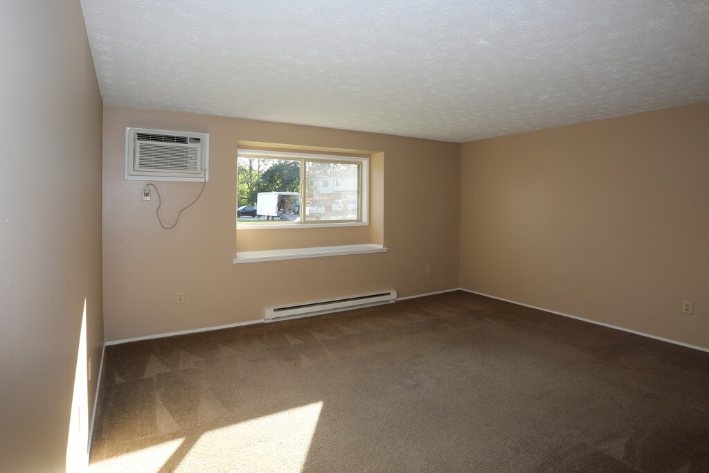 Hilltop View Apartments & Townhomes in Spencerport, NY