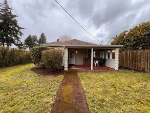 1001 Z St in Vancouver, WA - Foto de edificio - Building Photo