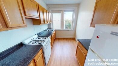 1810 Commonwealth Ave, Unit 34 in Boston, MA - Foto de edificio - Building Photo