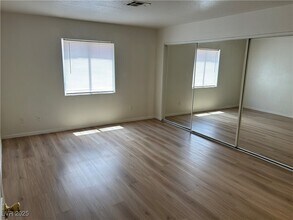 6553 McRae Ave in Las Vegas, NV - Building Photo - Building Photo
