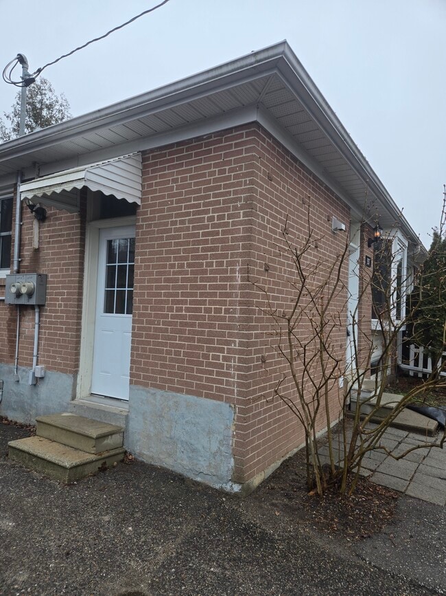 333 Rosedale Dr in Whitby, ON - Building Photo - Building Photo