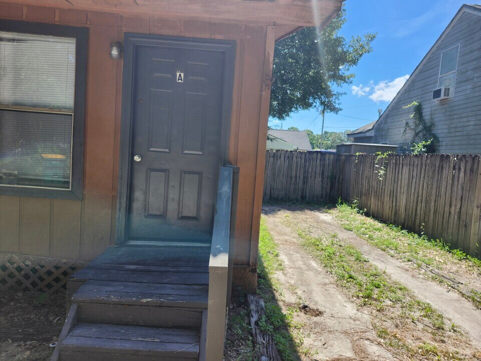38 4th St, Unit Shalimar Rentals in Shalimar, FL - Building Photo