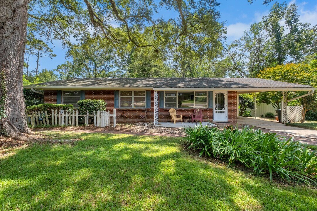 1829 Sharon Rd in Tallahassee, FL - Building Photo