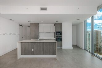 2900 NE 7th Ave in Miami, FL - Building Photo - Building Photo