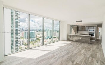 460 NE 28th St, Unit 2508 in Miami, FL - Building Photo - Building Photo