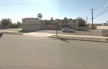 1415 11th St in Bakersfield, CA - Foto de edificio - Building Photo