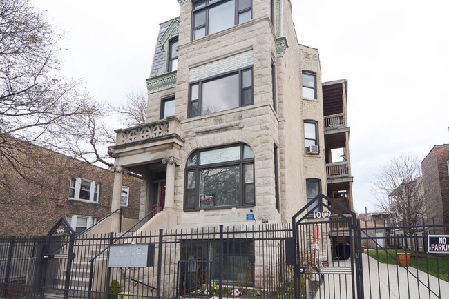 1009 N Sacramento Ave, Unit 3R