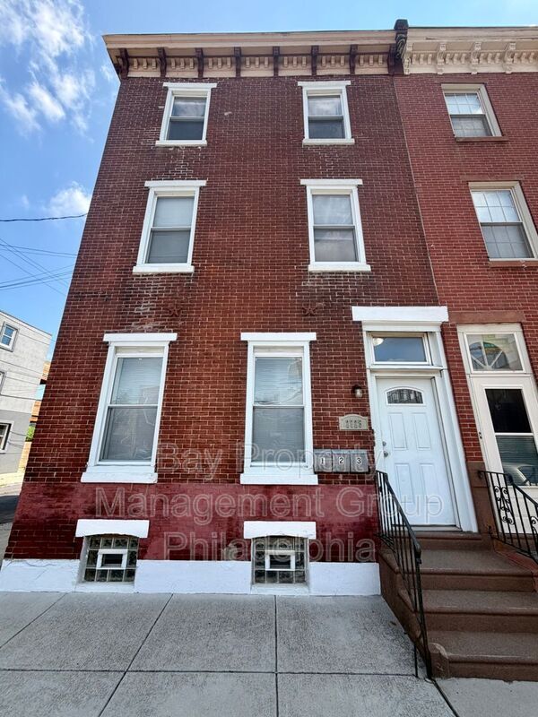 property at 2725 E Lehigh Ave