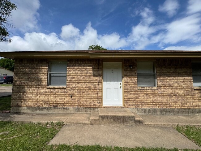 310 W Washington Ave, Unit Unit A