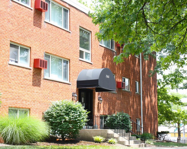 Crown Court Apartments in Florence, KY - Building Photo - Building Photo