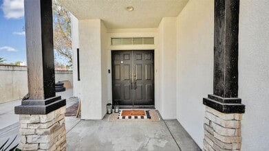 2515 Quiet Meadow Cir in Corona, CA - Foto de edificio - Building Photo