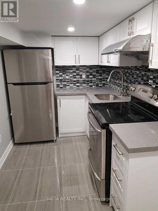 8 Roscoe Rd in Toronto, ON - Building Photo - Building Photo