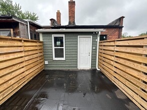 3135 W McNichols Rd, Unit upper floor apartment in Detroit, MI - Foto de edificio - Building Photo