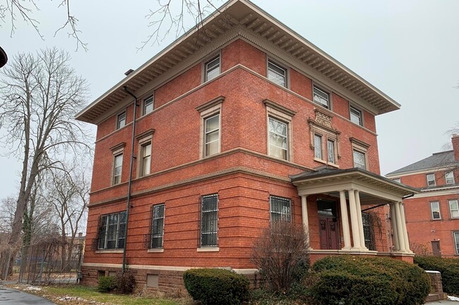 Clover Gardens in Hartford, CT - Foto de edificio - Building Photo