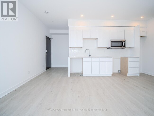 57 Carlisle St in St Catharines, ON - Building Photo - Building Photo