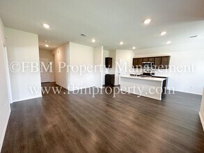264 Thoroughbred St in Waxahachie, TX - Building Photo - Building Photo