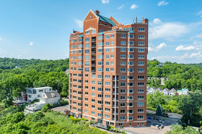 Meridian Condominiums in Cincinnati, OH - Building Photo - Building Photo