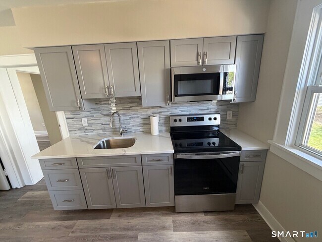 35 9th Ave in Danbury, CT - Building Photo - Building Photo