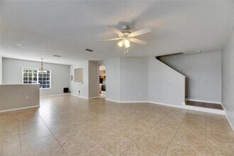 4049 Dolphin Dr in Tampa, FL - Building Photo - Building Photo