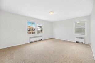 120 Woodside Ave in Harrison, NY - Building Photo