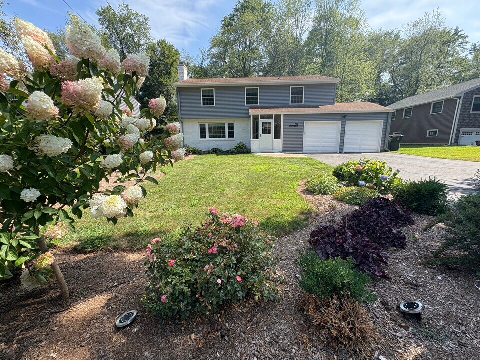 59 Richmond Ln in West Hartford, CT - Building Photo