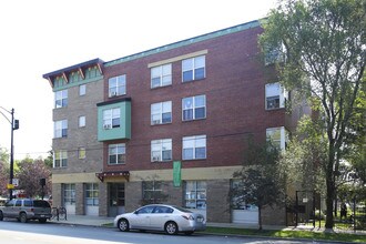 Humboldt Park Residence in Chicago, IL - Foto de edificio - Building Photo