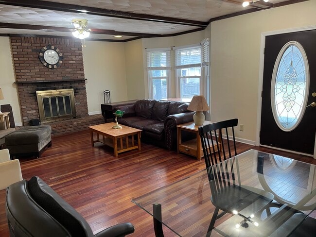 Large Affordable 3-Bed 3-Bath with Yard in Saratoga Springs, NY - Building Photo - Building Photo