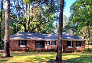 2329 Limerick Dr in Tallahassee, FL - Building Photo