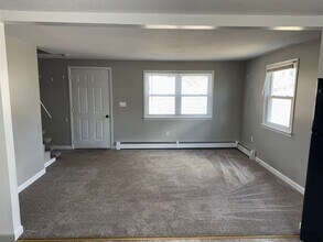 45 N Lake Ave in Southwick, MA - Building Photo - Building Photo