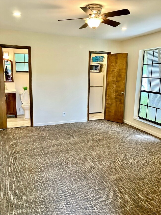 807 NE 22nd Dr, Unit 807a in Wilton Manors, FL - Foto de edificio - Building Photo