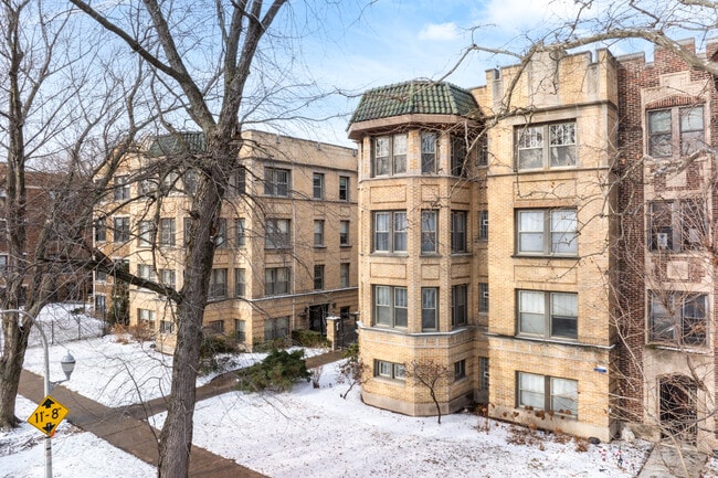 1358 W Greenleaf Ave