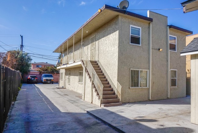 146 E 120th St in Los Angeles, CA - Building Photo - Building Photo