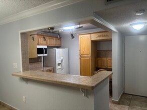 5201 NW 7th St, Unit 209 WEST in Miami, FL - Foto de edificio - Building Photo