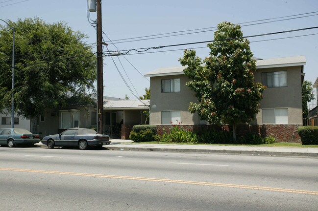 14811-14817 Vanowen St in Van Nuys, CA - Building Photo - Building Photo