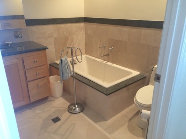 1377 Ardmore Dr in San Leandro, CA - Foto de edificio - Building Photo