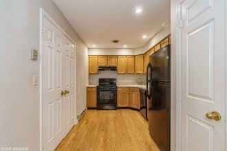 500 Riverside Ave, Unit 2D in Lyndhurst, NJ - Foto de edificio - Building Photo