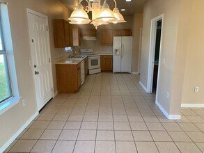 6911 Hallie Ridge in San Antonio, TX - Building Photo - Building Photo