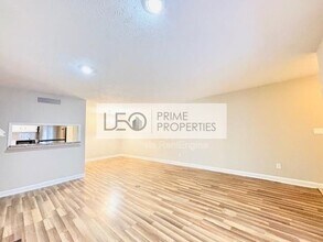 1011 Dunbar Dr in Dunwoody, GA - Foto de edificio - Building Photo