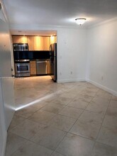 2545 S Bayshore Dr, Unit 208 in Miami, FL - Building Photo - Building Photo