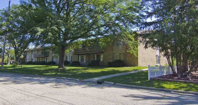 Arrowhead Pointe Apartments in Beloit, WI - Foto de edificio - Building Photo