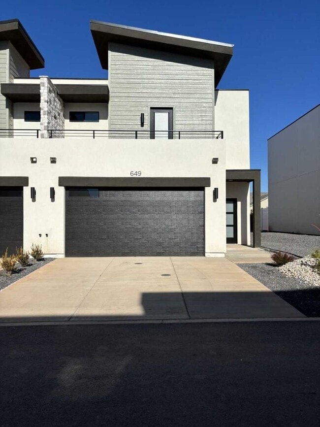 property at 649 Eureka Aly