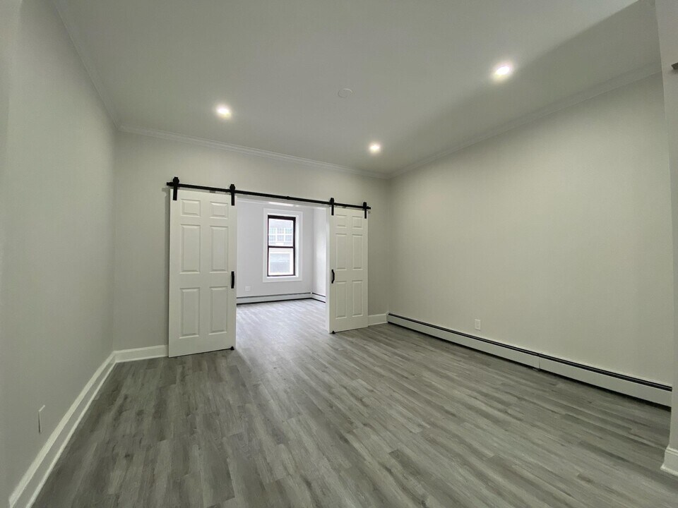 338 2nd St in Jersey City, NJ - Building Photo