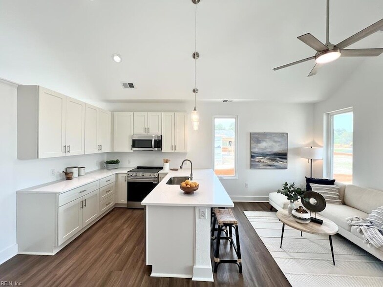 3410 Tower Hill Cir in Cape Charles, VA - Foto de edificio