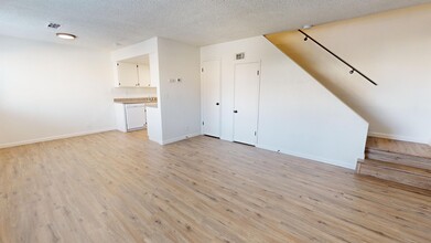 4400 Dogwood Ln-Unit -D in Redding, CA - Building Photo - Building Photo