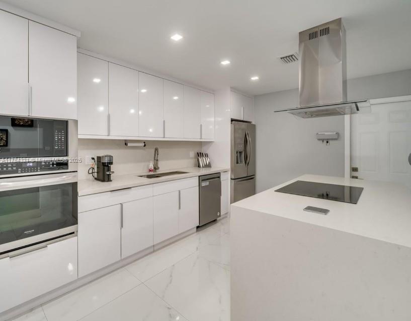 14330 SW 157th St in Miami, FL - Building Photo