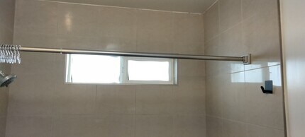4568 W 170th St, Unit Front house in Lawndale, CA - Building Photo - Building Photo