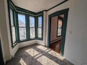 53 4th St, Unit B in Dover, NH - Foto de edificio - Building Photo