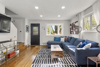 3300 Manorwood Dr in Hyattsville, MD - Building Photo - Building Photo