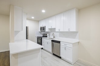 Nieuw Amsterdam Village in South Amboy, NJ - Building Photo - Interior Photo